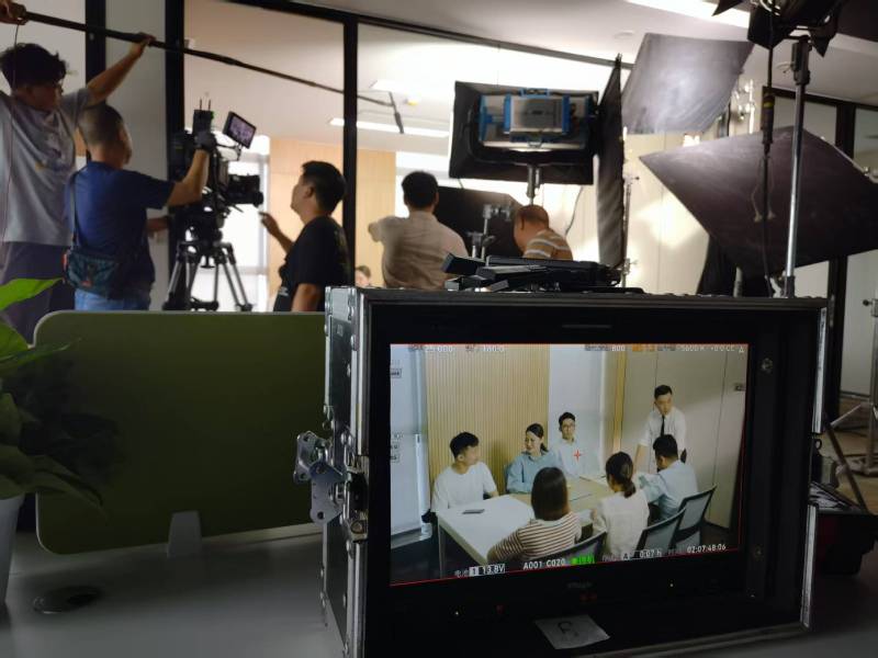 青海TVC拍摄公司：科技产品视觉化大师，诠释未来感与功能美学